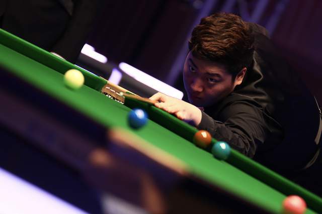 施加足够的 施加足够的